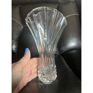 Mikasa Flores Bud Flower Vase 8 Inch Clear Glass Flared Fan Swirl Shape‎